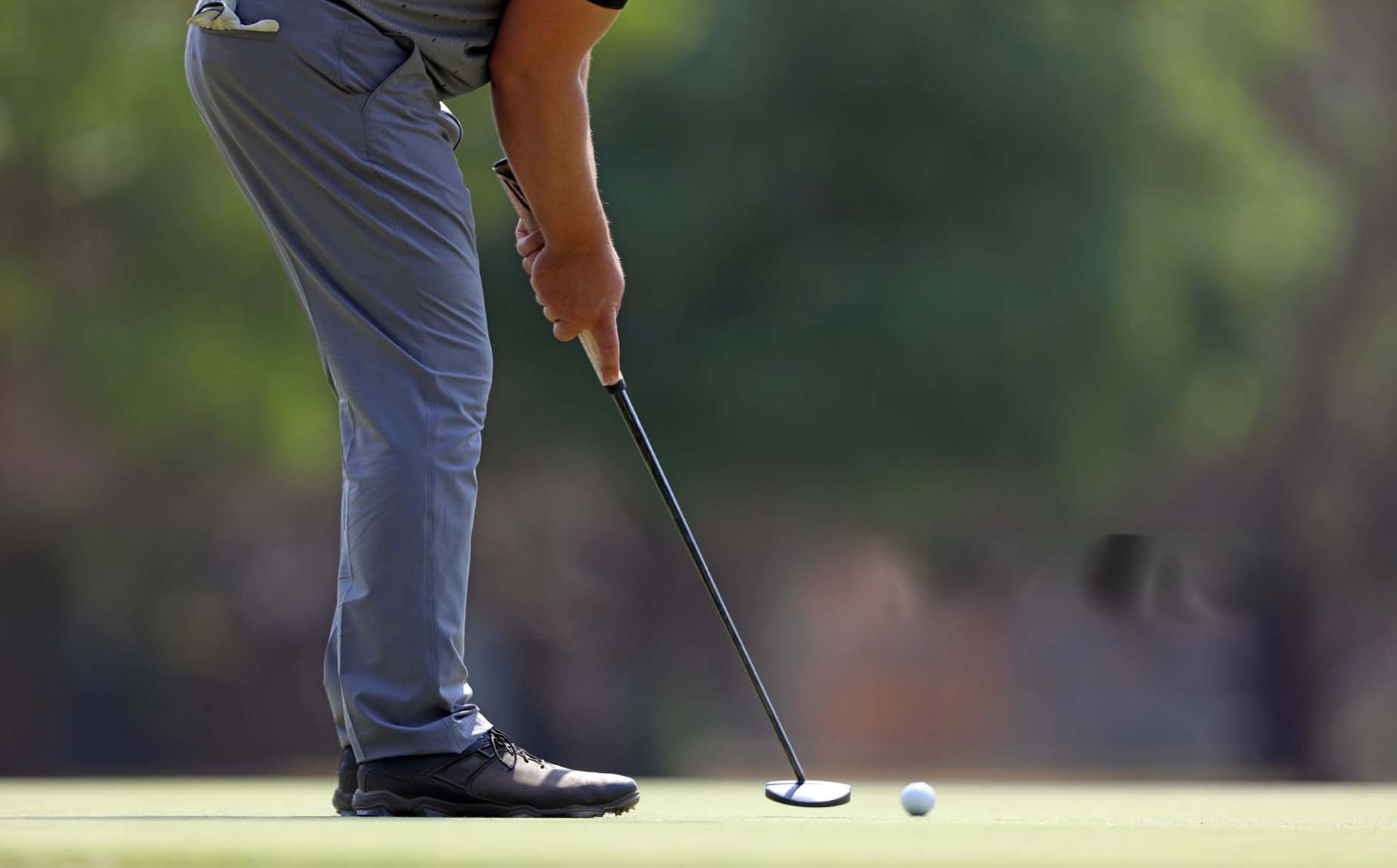 how to use a Scotty Cameron putter from a seated position